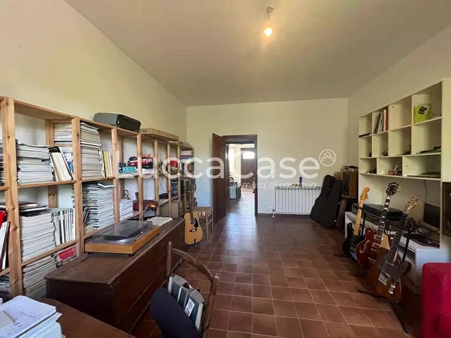 Immagine 46 di Villa in vendita  a Capannori
