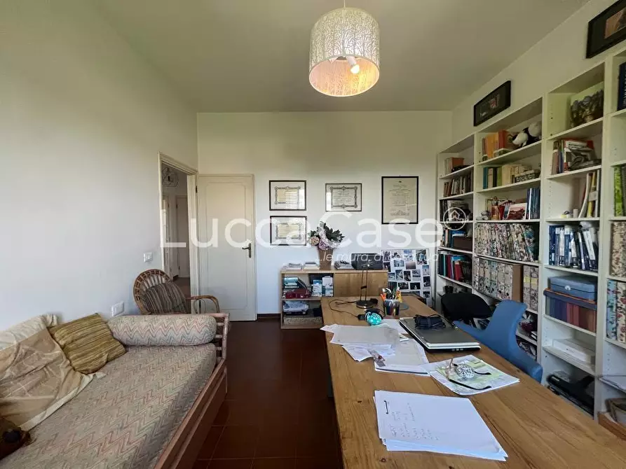Immagine 35 di Villa in vendita  a Capannori