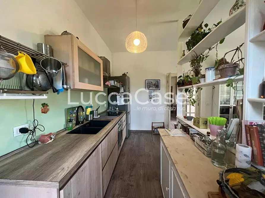 Immagine 28 di Villa in vendita  a Capannori