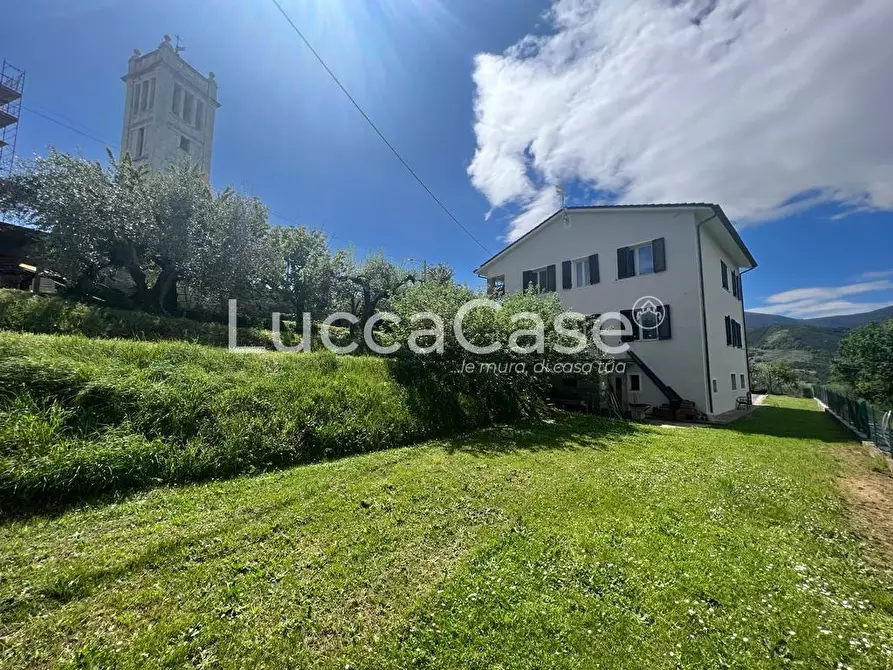 Immagine 14 di Villa in vendita  a Capannori