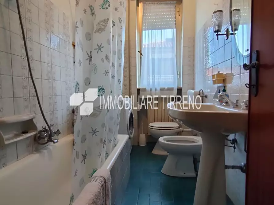 Immagine 9 di Appartamento in affitto  a Massa