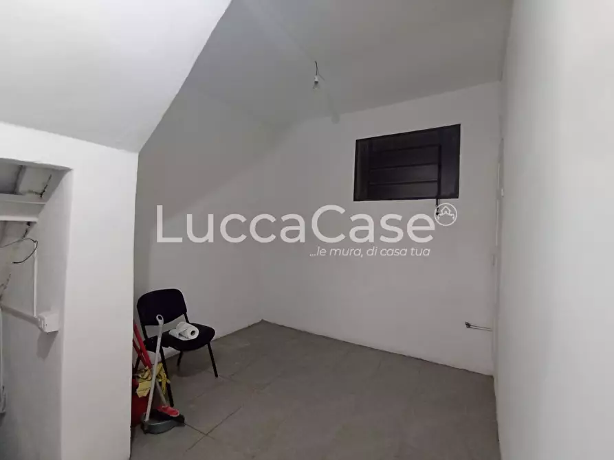 Immagine 7 di Locale commerciale in affitto  a Lucca