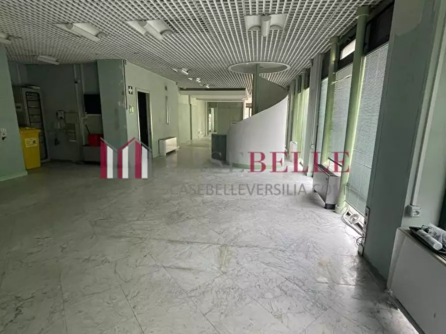 Immagine 4 di Locale commerciale in affitto  a Massa