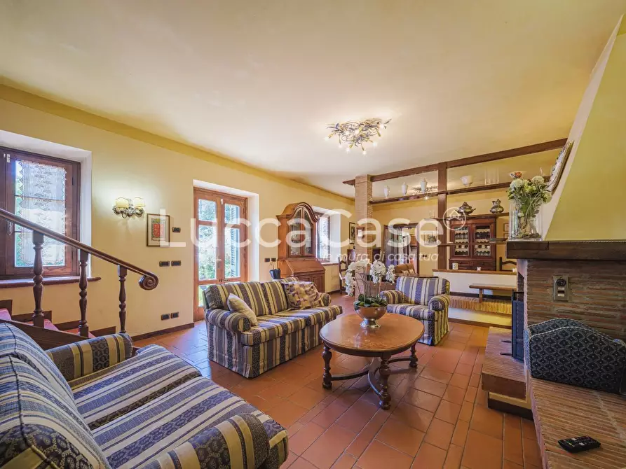 Immagine 9 di Casa colonica in vendita  a Capannori