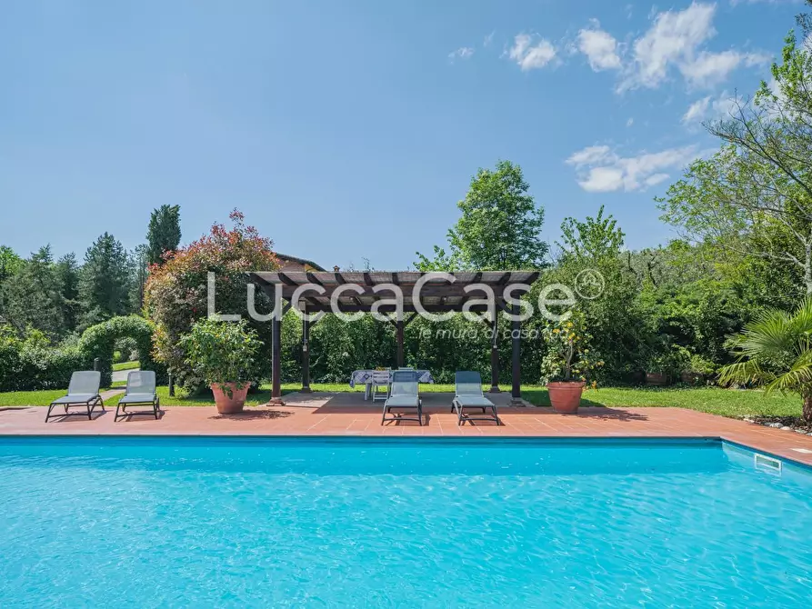 Immagine 5 di Casa colonica in vendita  a Capannori