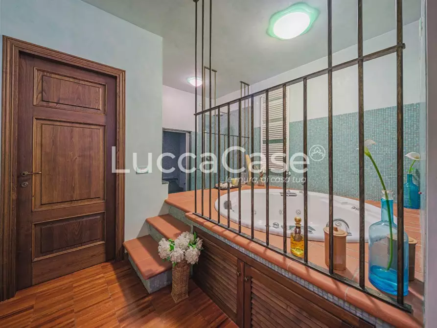 Immagine 36 di Casa colonica in vendita  a Capannori