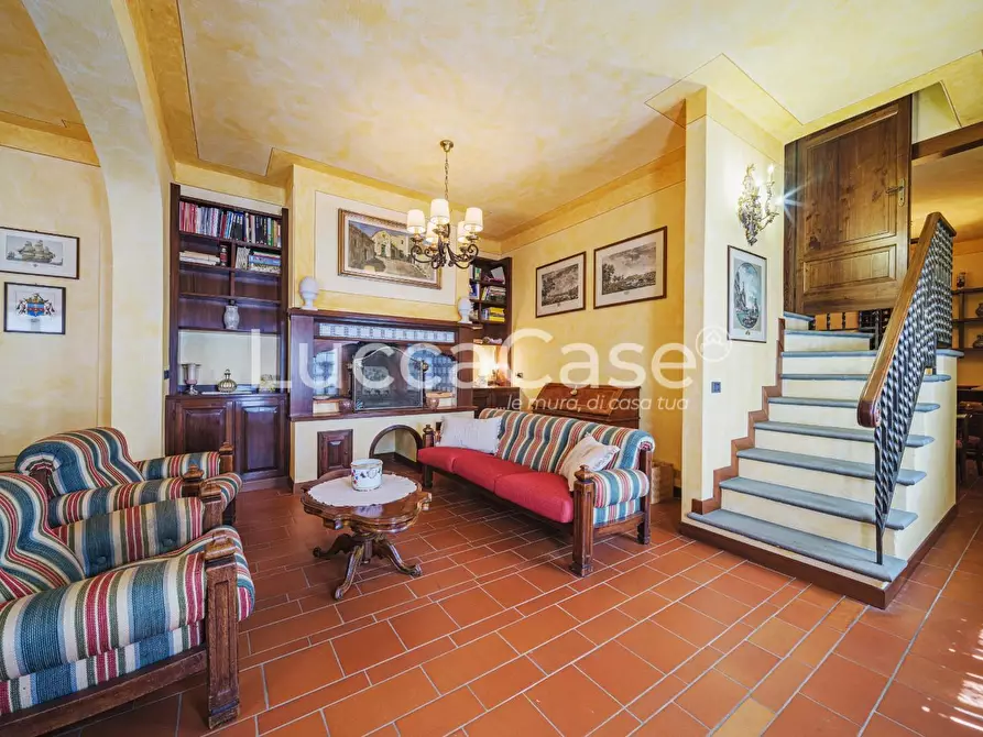 Immagine 17 di Casa colonica in vendita  a Capannori