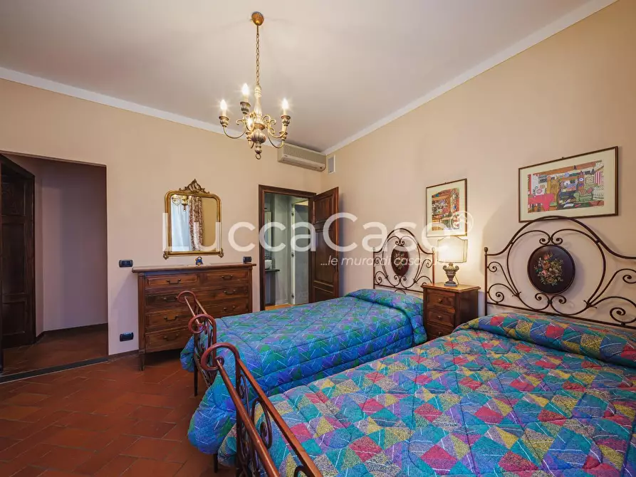 Immagine 22 di Casa colonica in vendita  a Capannori