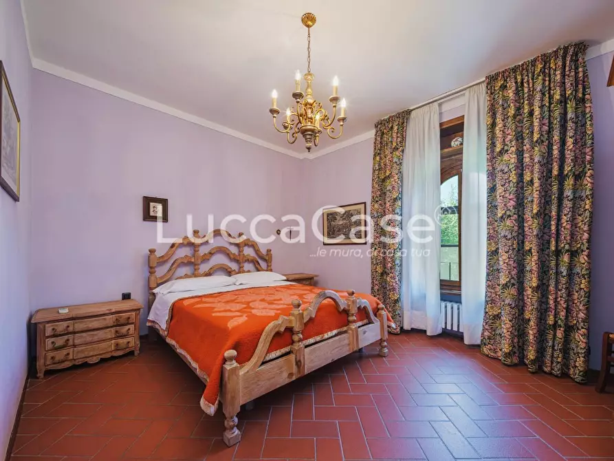 Immagine 25 di Casa colonica in vendita  a Capannori