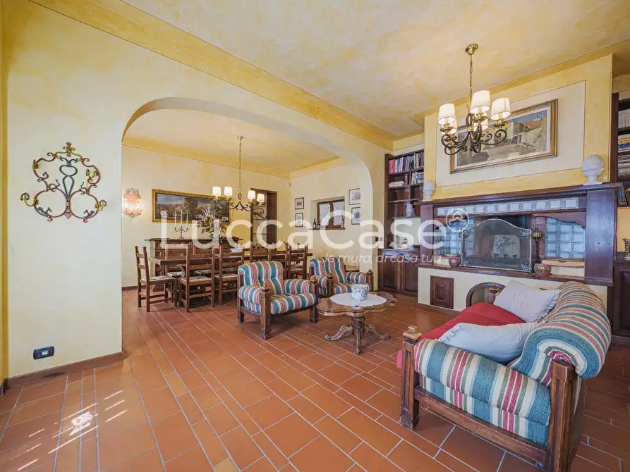 Immagine 42 di Casa colonica in vendita  a Capannori