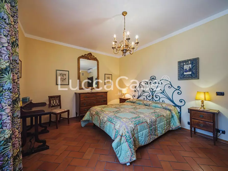 Immagine 27 di Casa colonica in vendita  a Capannori