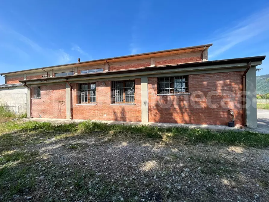 Immagine 3 di Locale commerciale in vendita  a San Giuliano Terme