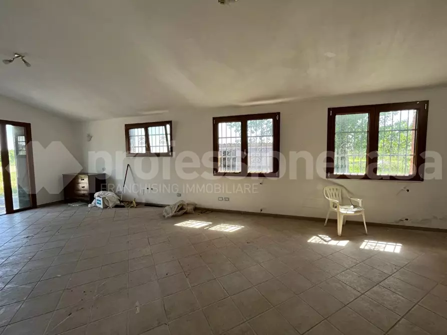 Immagine 8 di Locale commerciale in vendita  a San Giuliano Terme