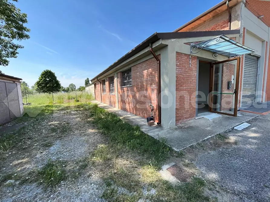 Immagine 2 di Locale commerciale in vendita  a San Giuliano Terme