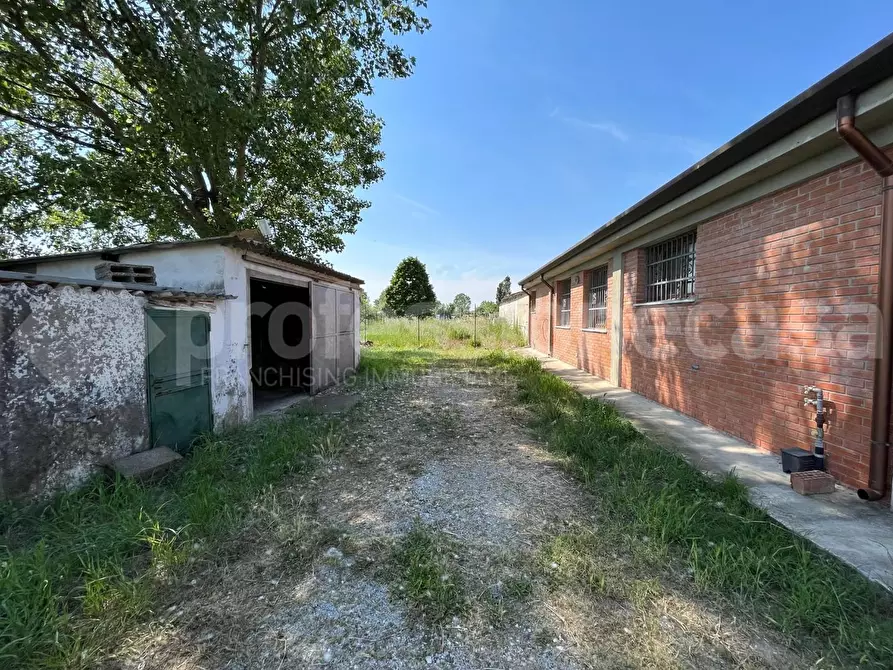 Immagine 16 di Locale commerciale in vendita  a San Giuliano Terme