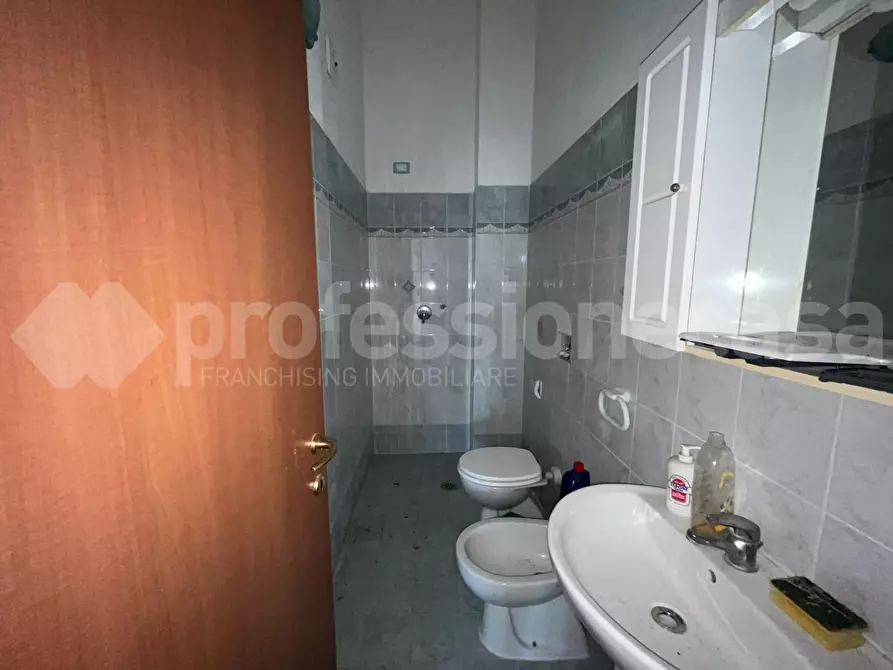 Immagine 10 di Locale commerciale in vendita  a San Giuliano Terme