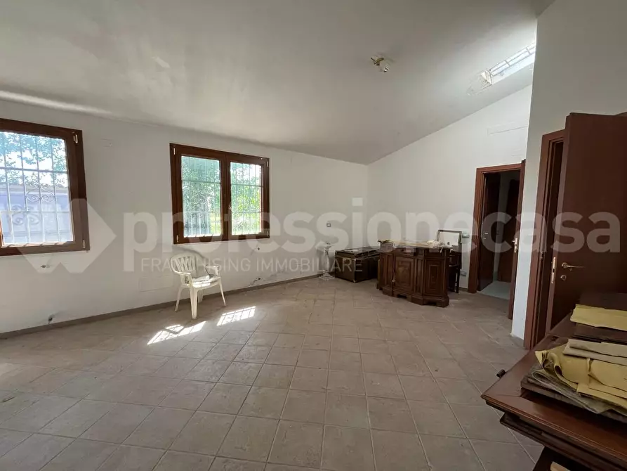 Immagine 9 di Locale commerciale in vendita  a San Giuliano Terme