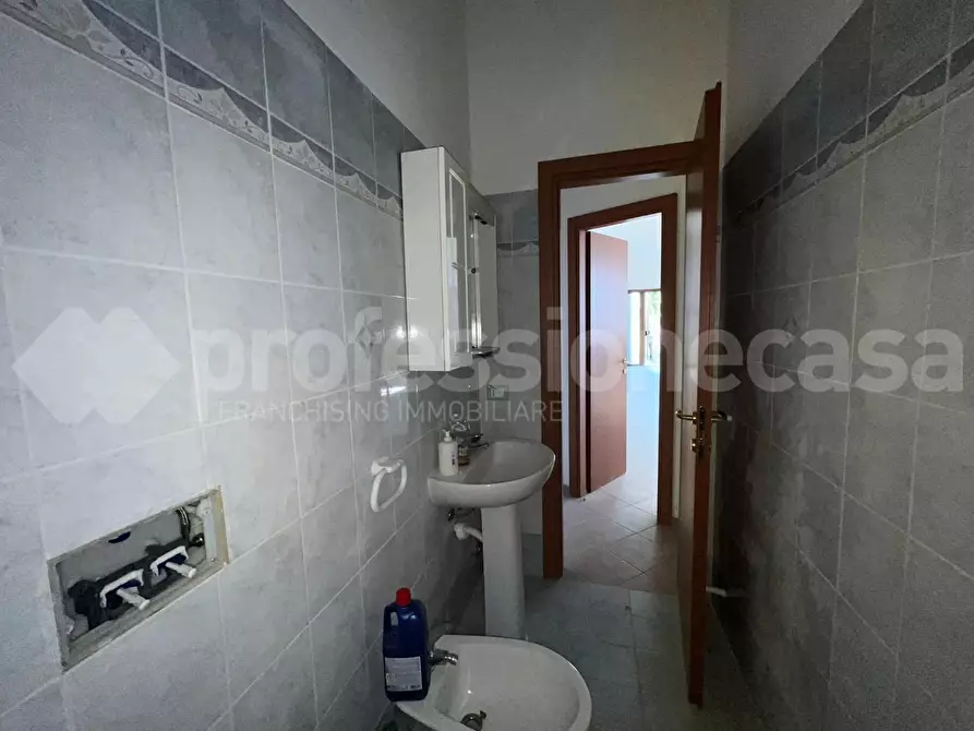 Immagine 11 di Locale commerciale in vendita  a San Giuliano Terme