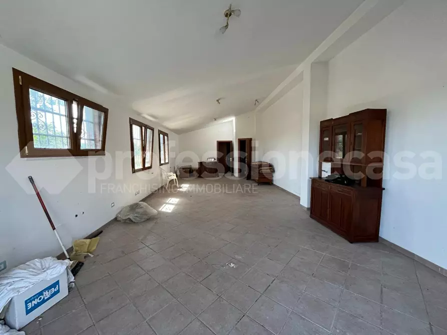 Immagine 4 di Locale commerciale in vendita  a San Giuliano Terme