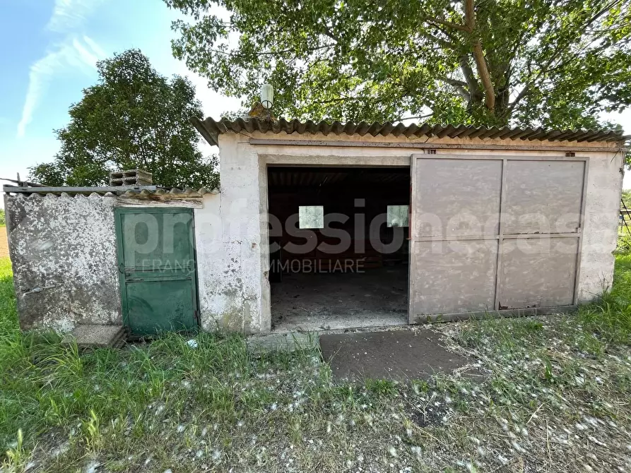 Immagine 15 di Locale commerciale in vendita  a San Giuliano Terme