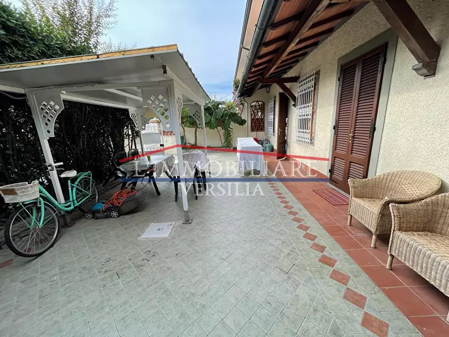 Immagine 21 di Casa semindipendente in vendita  a Forte Dei Marmi
