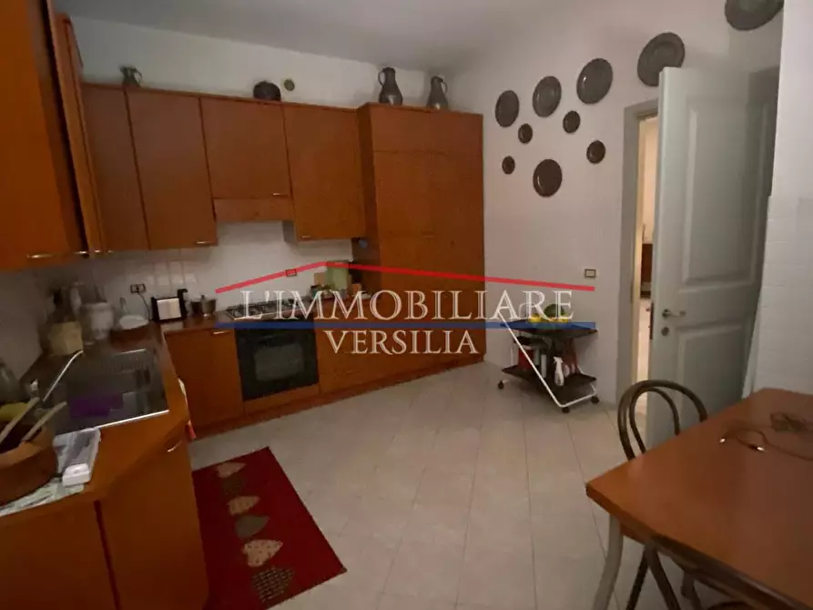 Immagine 12 di Villa in vendita  a Massa