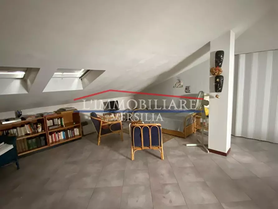 Immagine 18 di Villa in vendita  a Massa