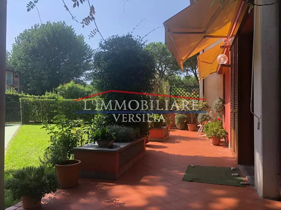 Immagine 3 di Villa in vendita  a Massa