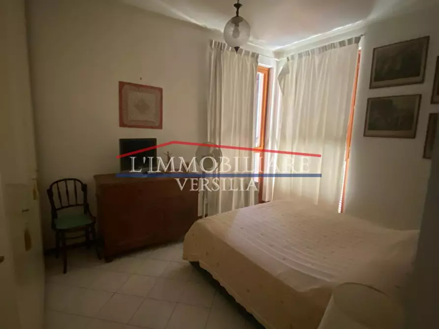 Immagine 10 di Villa in vendita  a Massa