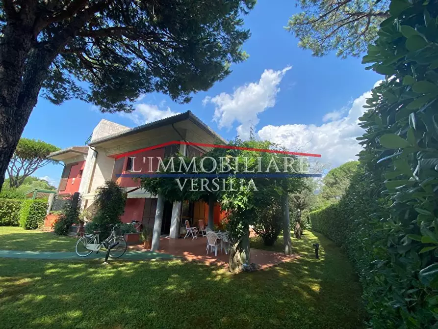 Immagine 1 di Villa in vendita  a Massa