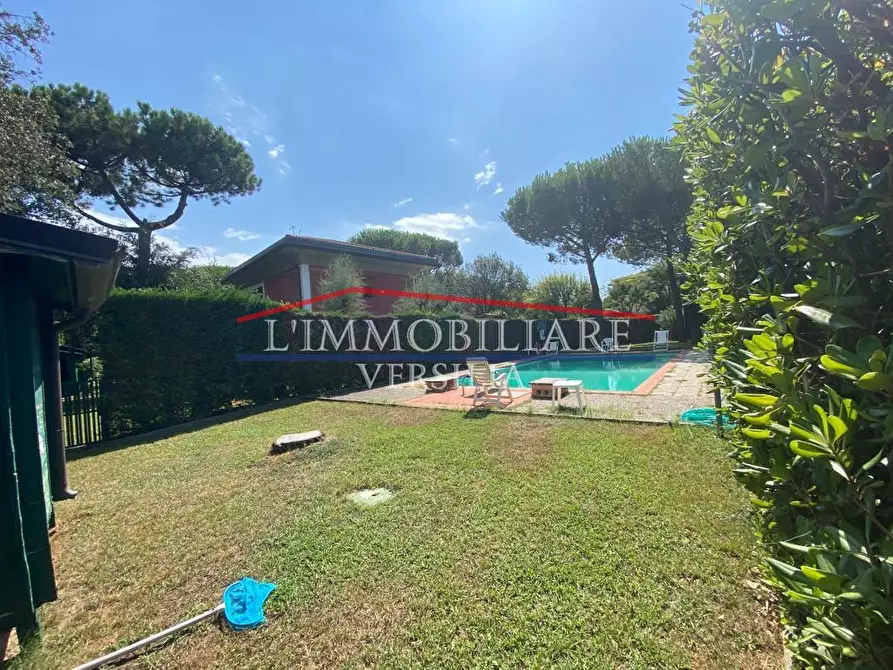 Immagine 8 di Villa in vendita  a Massa