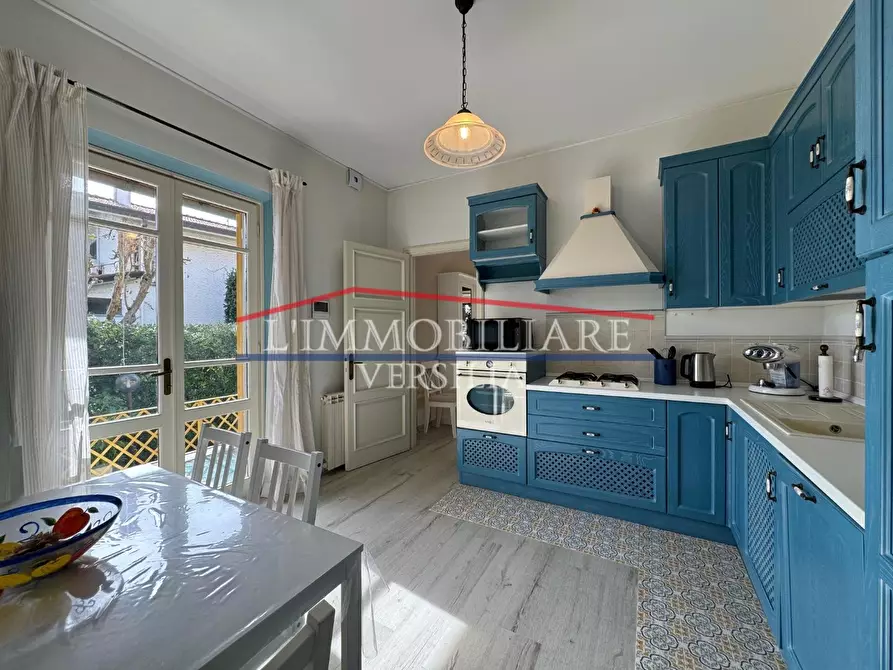 Immagine 10 di Villa in vendita  a Forte Dei Marmi