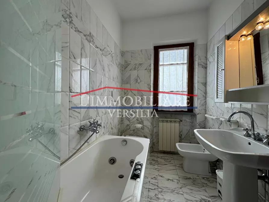 Immagine 14 di Villa in vendita  a Forte Dei Marmi