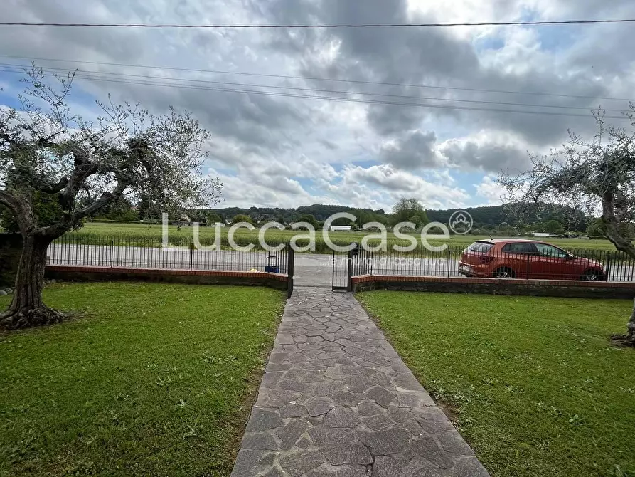 Immagine 15 di Villa in vendita  a Porcari