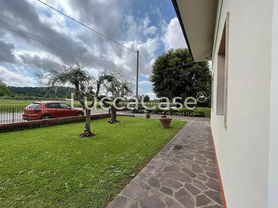 Immagine 19 di Villa in vendita  a Porcari