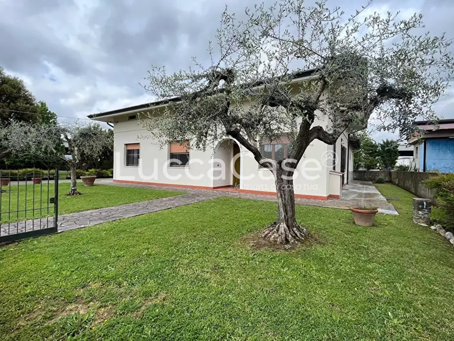 Immagine 16 di Villa in vendita  a Porcari