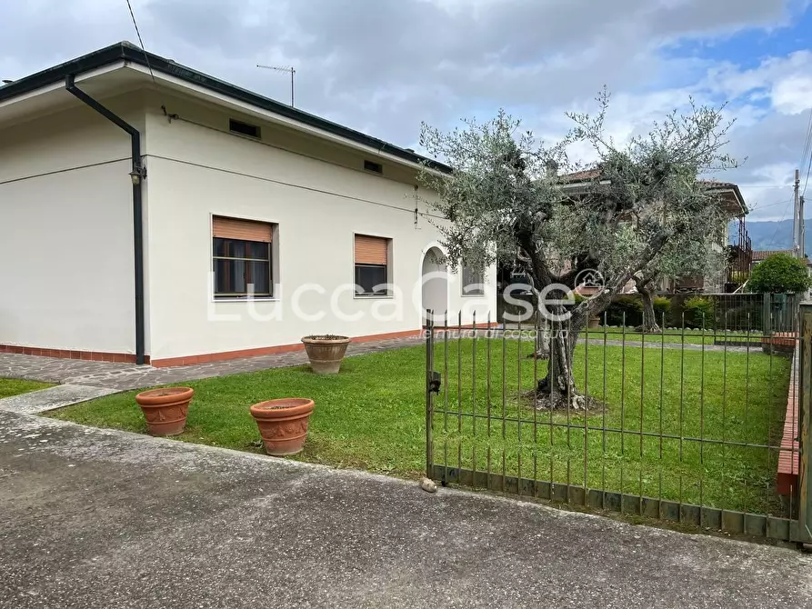 Immagine 20 di Villa in vendita  a Porcari