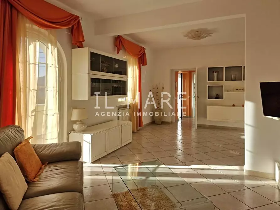 Immagine 4 di Casa indipendente in vendita  a Massa