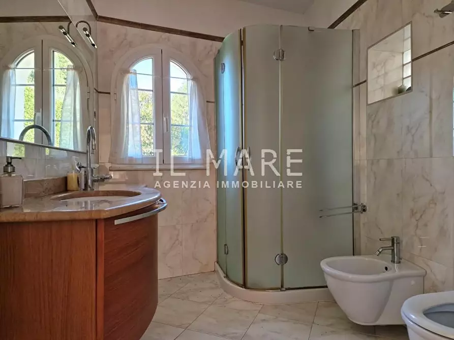 Immagine 13 di Casa indipendente in vendita  a Massa