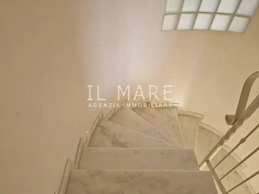 Immagine 14 di Casa indipendente in vendita  a Massa