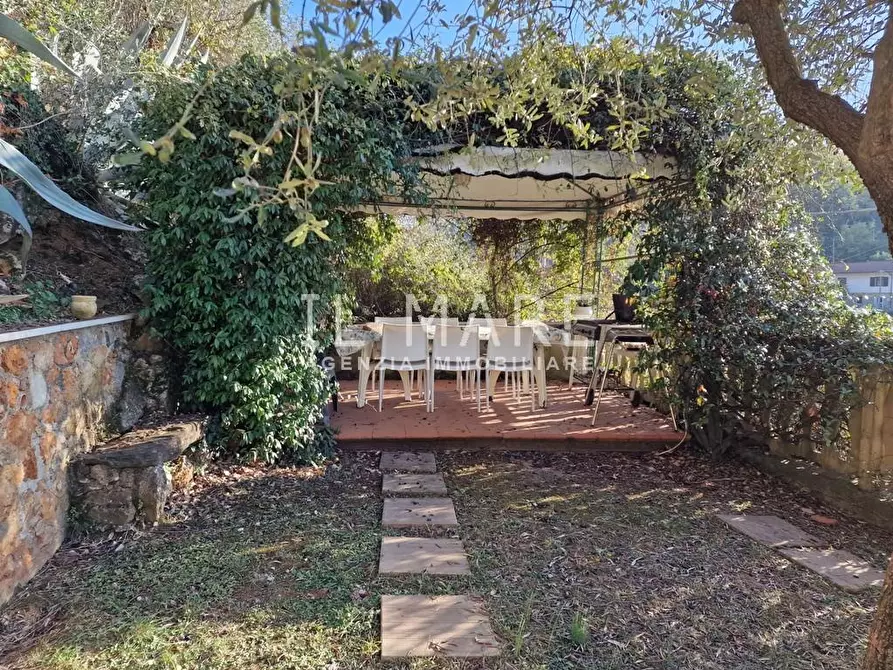 Immagine 17 di Casa indipendente in vendita  a Massa