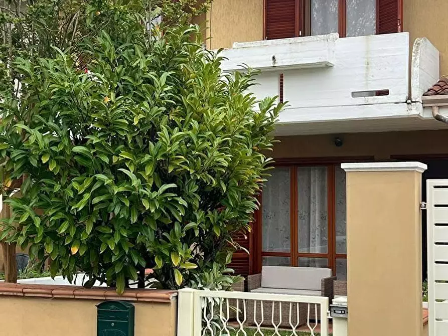 Immagine 16 di Appartamento in affitto  a Massa