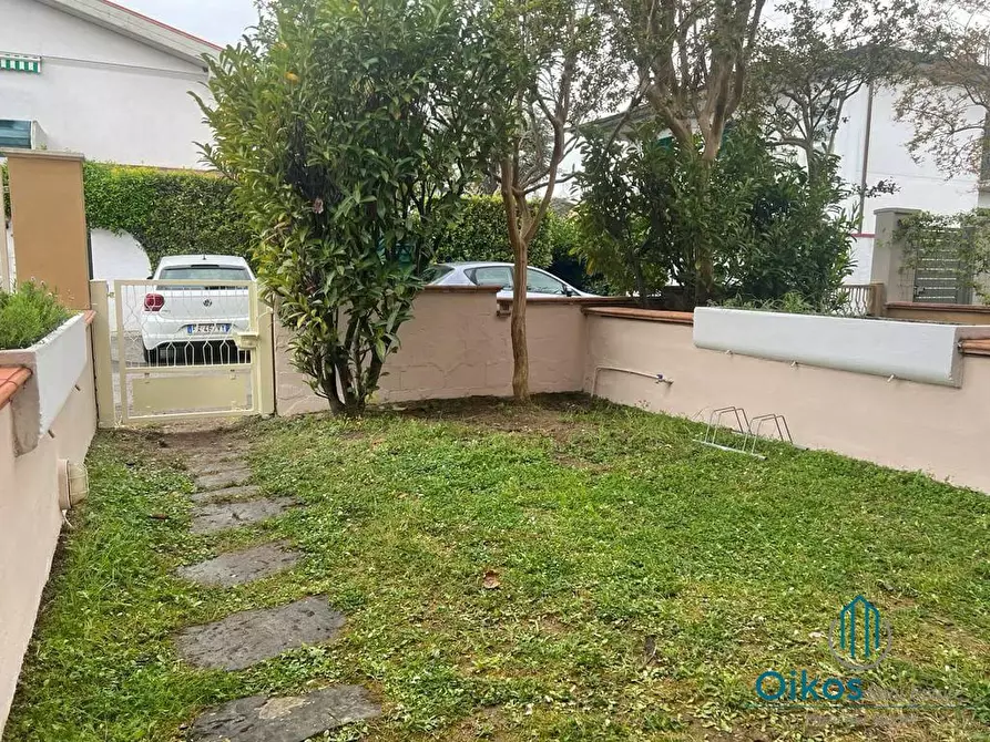 Immagine 17 di Appartamento in affitto  a Massa