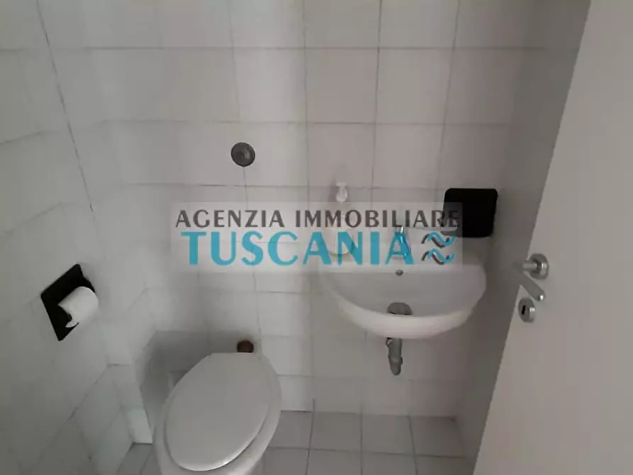 Immagine 10 di Ufficio in vendita  a Cecina
