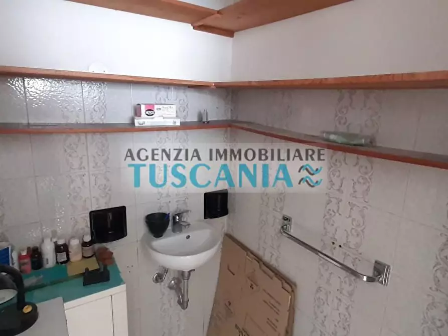 Immagine 8 di Ufficio in vendita  a Cecina