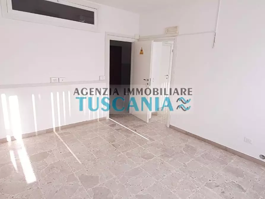 Immagine 3 di Ufficio in vendita  a Cecina