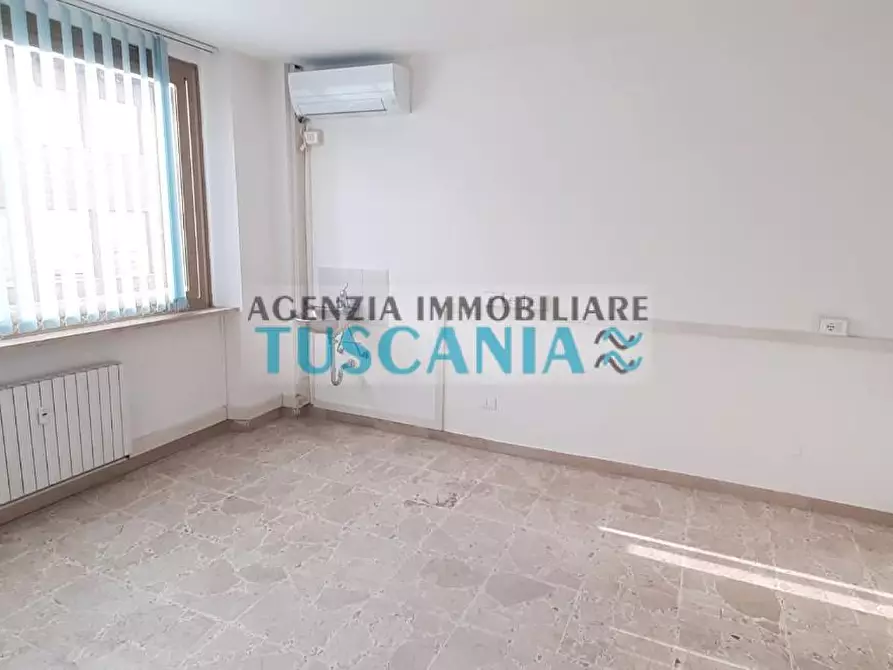 Immagine 2 di Ufficio in vendita  a Cecina