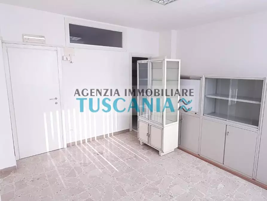 Immagine 4 di Ufficio in vendita  a Cecina