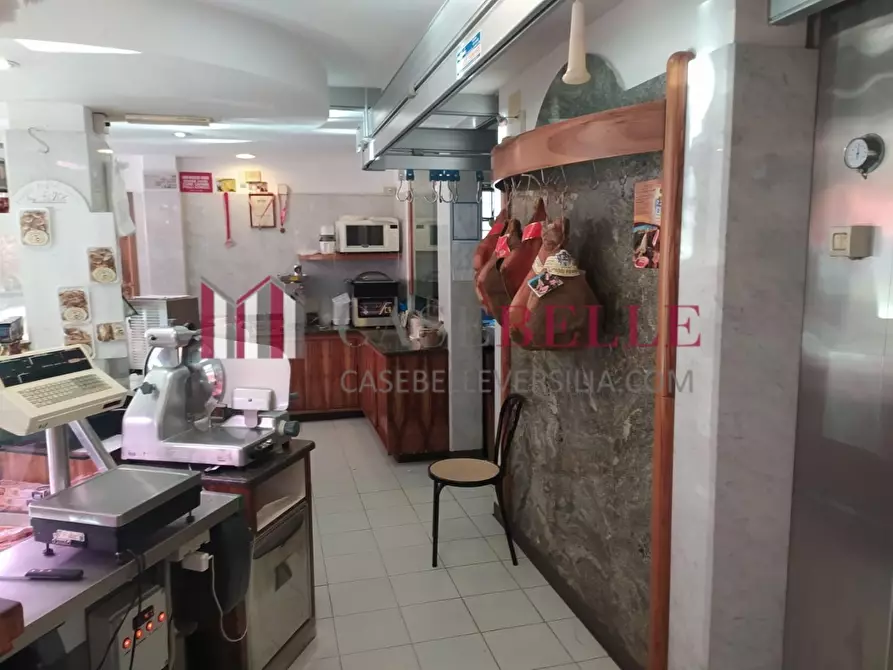 Immagine 1 di Attività commerciale in vendita  a Massarosa