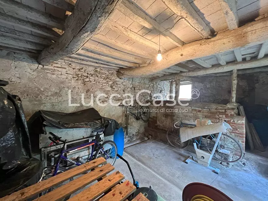 Immagine 2 di Rustico / casale in vendita  a Lucca